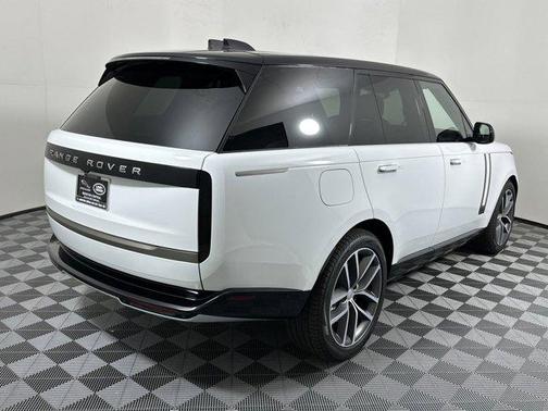 2025 Land Rover Range Rover P550e SE