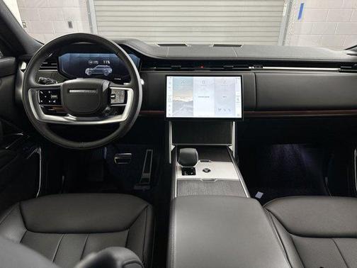 2025 Land Rover Range Rover P550e SE