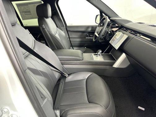 2025 Land Rover Range Rover P550e SE
