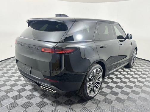 2025 Land Rover Range Rover Sport SE