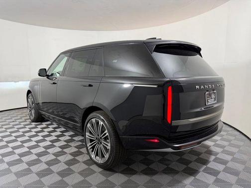 2026 Land Rover Range Rover P400 SE 7 Seat