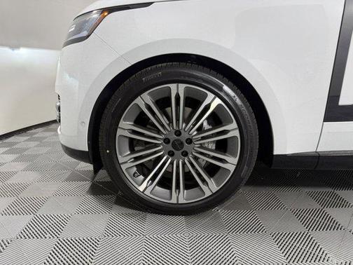 2026 Land Rover Range Rover P400 SE