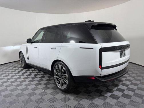2026 Land Rover Range Rover P400 SE