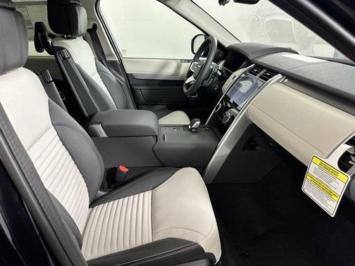 2025 Land Rover Discovery P360 Dynamic SE