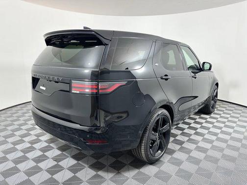 2025 Land Rover Discovery P360 Dynamic SE