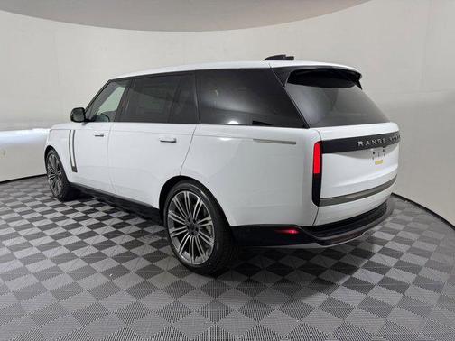 2026 Land Rover Range Rover P400 SE 7 Seat