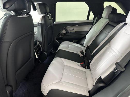 2025 Land Rover Range Rover Sport SE
