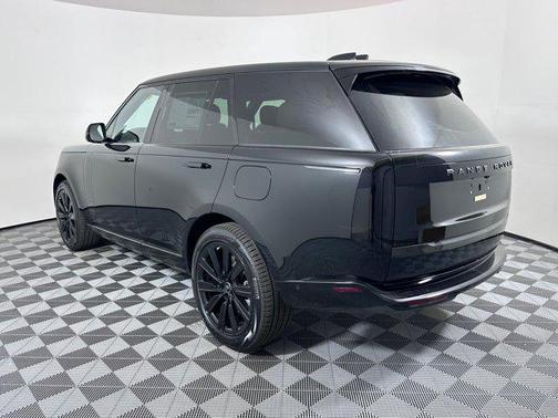 2025 Land Rover Range Rover P550e SE