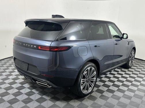 2025 Land Rover Range Rover Sport SE