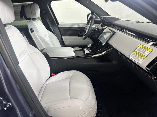 2025 Land Rover Range Rover Sport SE