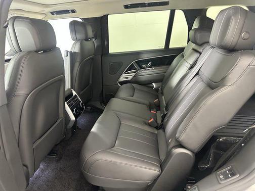 2025 Land Rover Range Rover P530 SE 7 Seat