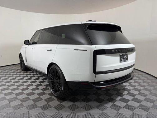 2026 Land Rover Range Rover P530 SE 7 Seat