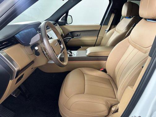 2025 Land Rover Range Rover P400 SE 7 Seat
