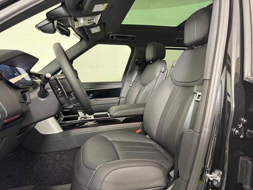 2026 Land Rover Range Rover P530 SE 7 Seat