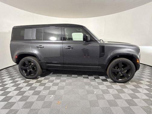 2026 Land Rover Defender 110 V8