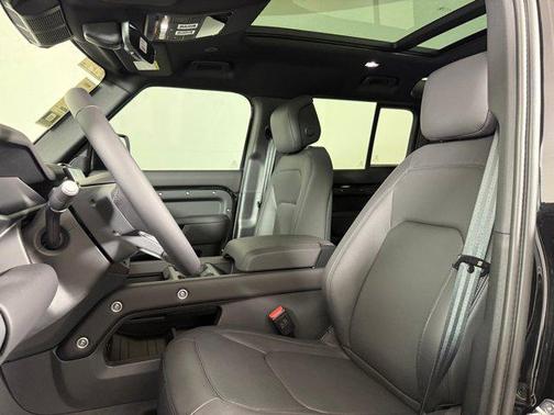 Santorini Black Metallic 2026 Land Rover Defender P400 X-Dynamic SE