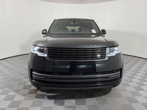 2026 Land Rover Range Rover P530 SE