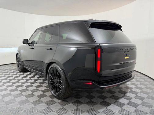 2026 Land Rover Range Rover P530 SE