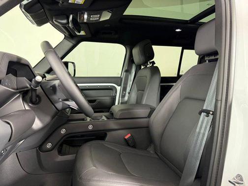 2026 Land Rover Defender P400 X-Dynamic SE
