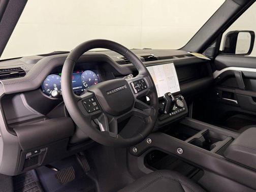 2026 Land Rover Defender P400 X-Dynamic SE