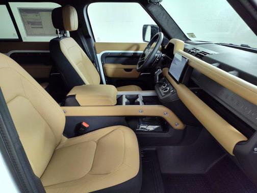 2025 Land Rover Defender 110 V8