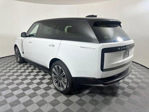 2025 Land Rover Range Rover P400 SE 7 Seat