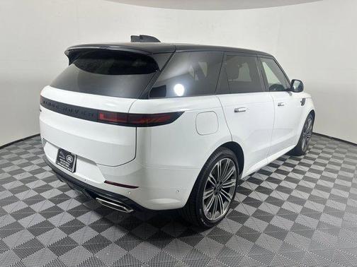 2025 Land Rover Range Rover Sport SE