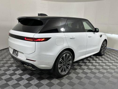 2025 Land Rover Range Rover Sport SE
