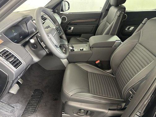 2024 Land Rover Discovery P300 Dynamic SE