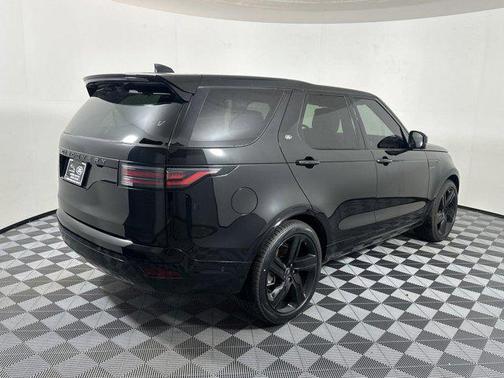2024 Land Rover Discovery P300 Dynamic SE