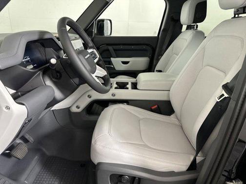 2025 Land Rover Defender 110 P400 S