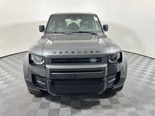 2025 Land Rover Defender 110 P400 X-Dynamic SE