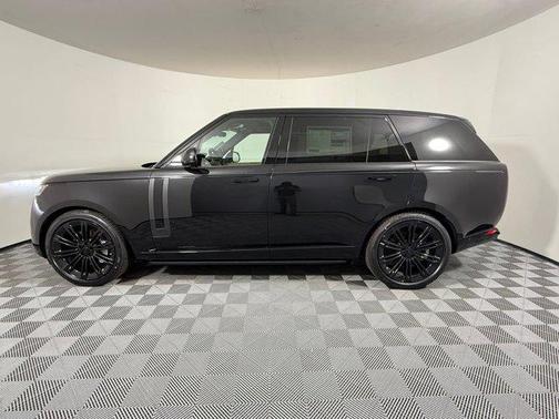 Santorini Black 2026 Land Rover Range Rover P530 SE 7 Seat