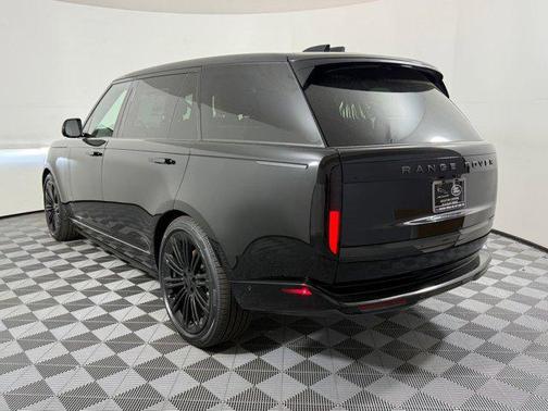 Santorini Black 2026 Land Rover Range Rover P530 SE 7 Seat