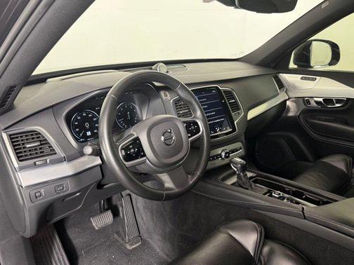 2018 Volvo XC90 T6 Momentum