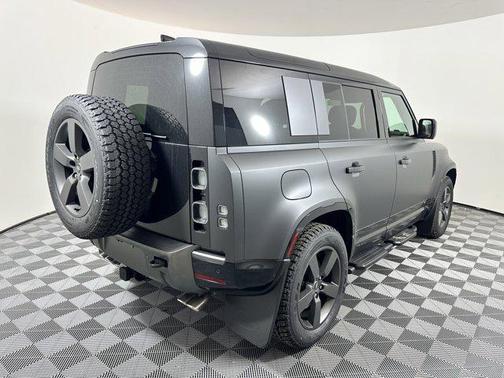 2025 Land Rover Defender 110 V8