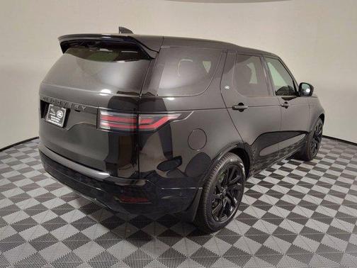 2025 Land Rover Discovery P300 Dynamic SE