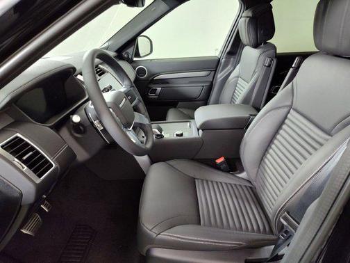 2025 Land Rover Discovery P300 Dynamic SE