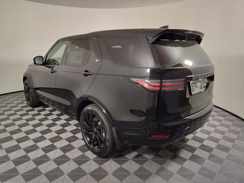 2025 Land Rover Discovery P300 Dynamic SE