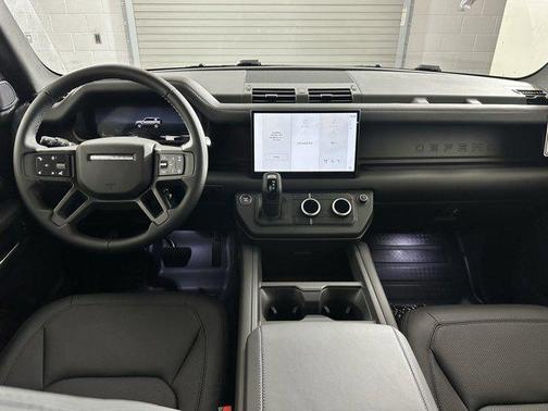 2025 Land Rover Defender 110 P400 X-Dynamic SE