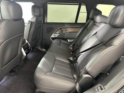 2025 Land Rover Range Rover P530 SE 7 Seat
