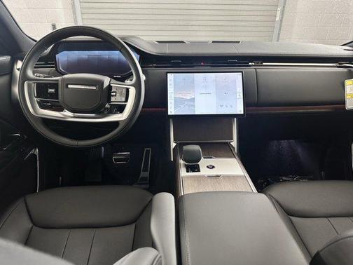 2025 Land Rover Range Rover P530 SE 7 Seat