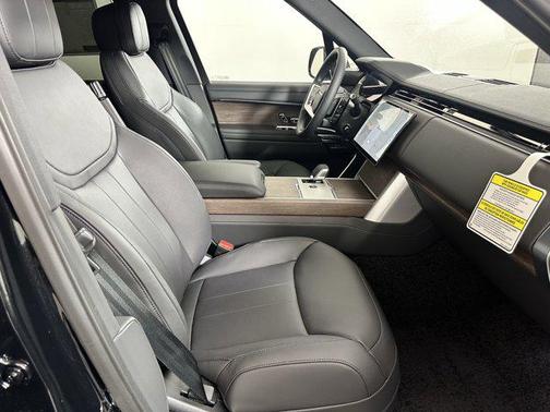 2025 Land Rover Range Rover P530 SE 7 Seat