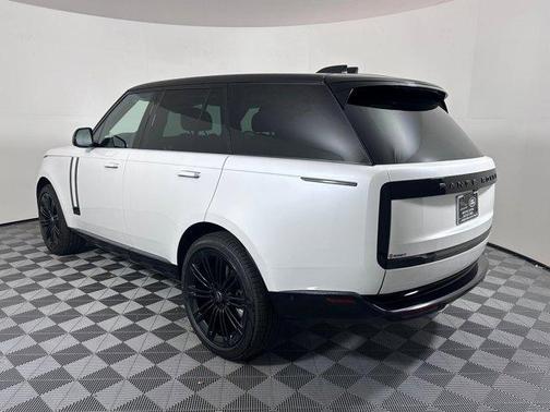 2025 Land Rover Range Rover P530 SE