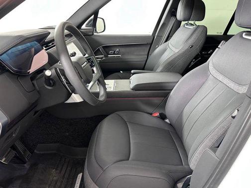 2025 Land Rover Range Rover P530 SE