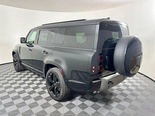 2025 Land Rover Defender 130 P400 X-Dynamic SE
