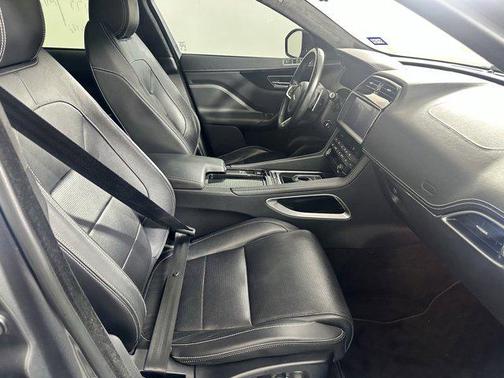 2019 Jaguar F-PACE 30t R-Sport