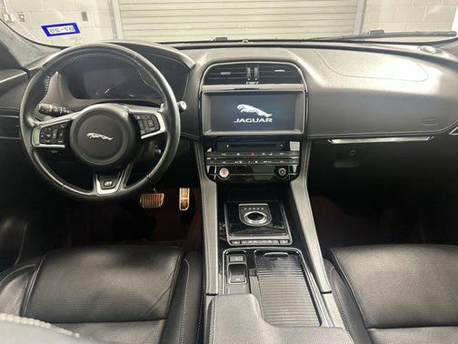 2019 Jaguar F-PACE 30t R-Sport