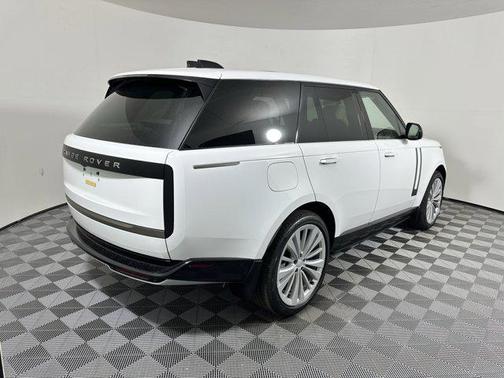 2025 Land Rover Range Rover P400 SE
