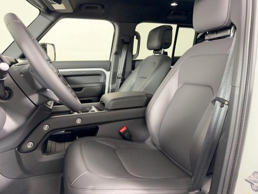 Fuji White 2026 Land Rover Defender P400 X-Dynamic SE